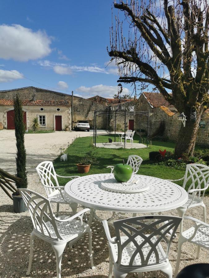 Bed and Breakfast Au Domaine De Gigie Chervettes Zewnętrze zdjęcie